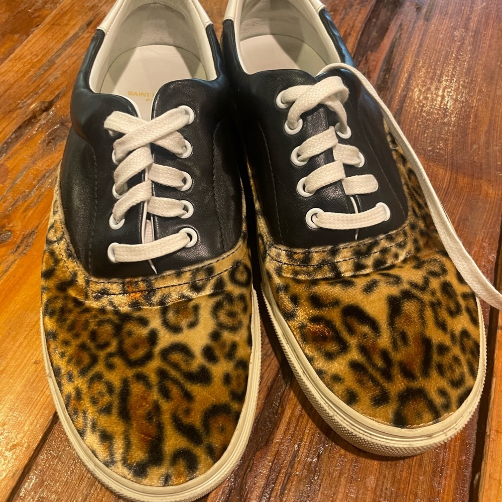 Saint Lauren LIKE NEW with box! Perfect for fall!
